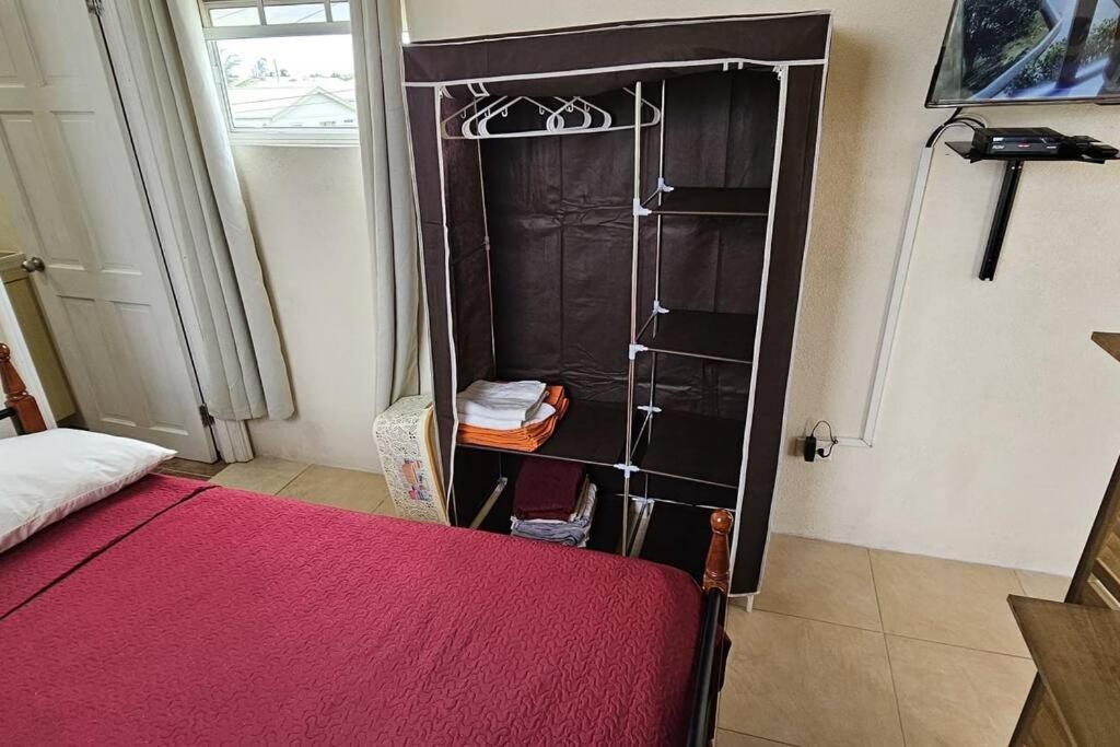 Seclusion Studio Apartment. Сент-Филип Экстерьер фото