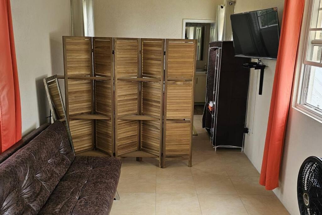 Seclusion Studio Apartment. Сент-Филип Экстерьер фото